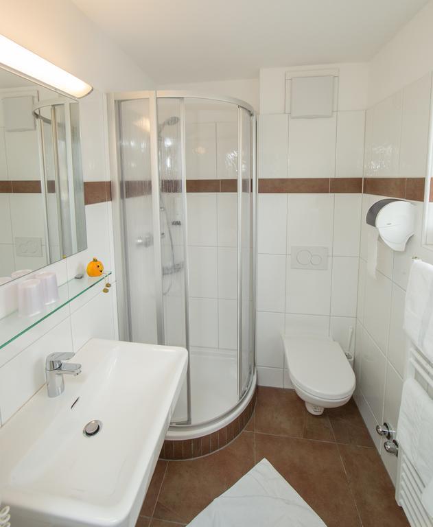 Hotel Pension Hubertus Zell am See Phòng bức ảnh